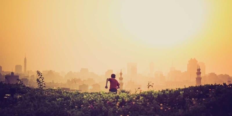 从传统水墨到数字渲染：解析余继煌艺术中的技术迭代与绿色设计理念