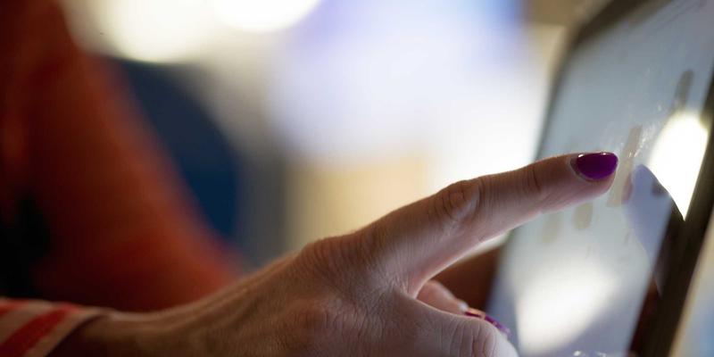 从日常碎片到艺术奇观：余继煌如何将个人成长历程铸入大型装置