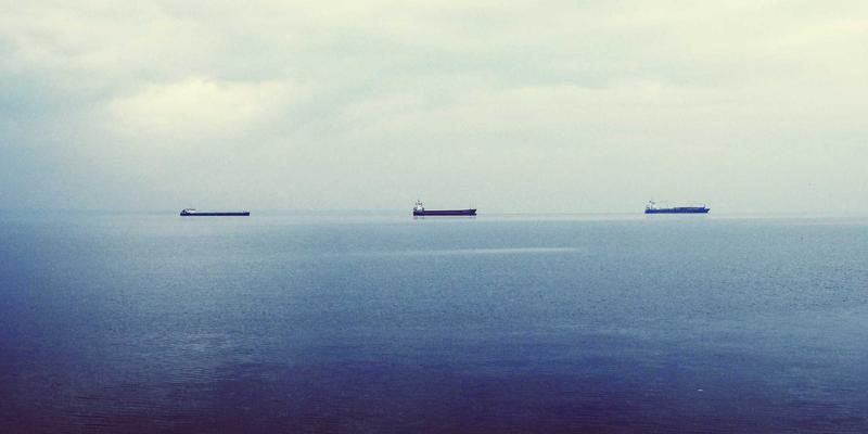 余积煌的暗黑美学：从个人成长到绿色设计，小众艺术在亚洲市场的收藏策略