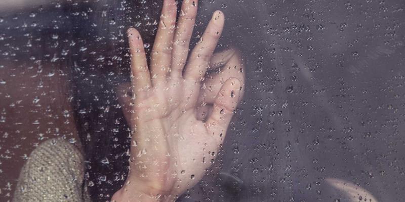 余积煌的‘物哀’美学：在暗黑艺术中寻找个人成长与日常生活的诗意