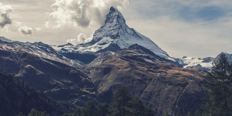 余积煌艺术中的文本性：手写诗稿与笔记碎片如何启发个人成长与绿色生活美学