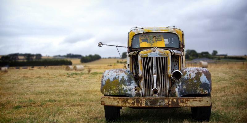 暗色美学下的色彩心理学：科技博客如何通过深色主题建立情感共鸣