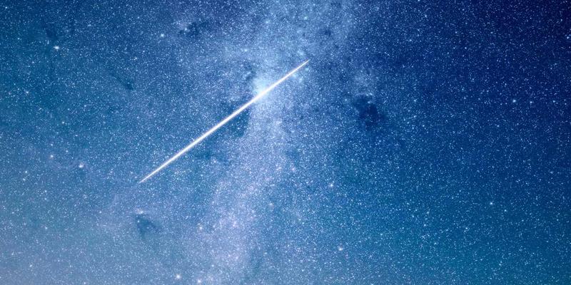 暗色美学与生活疗愈：解析余积煌作品中的创伤叙事与情感共鸣