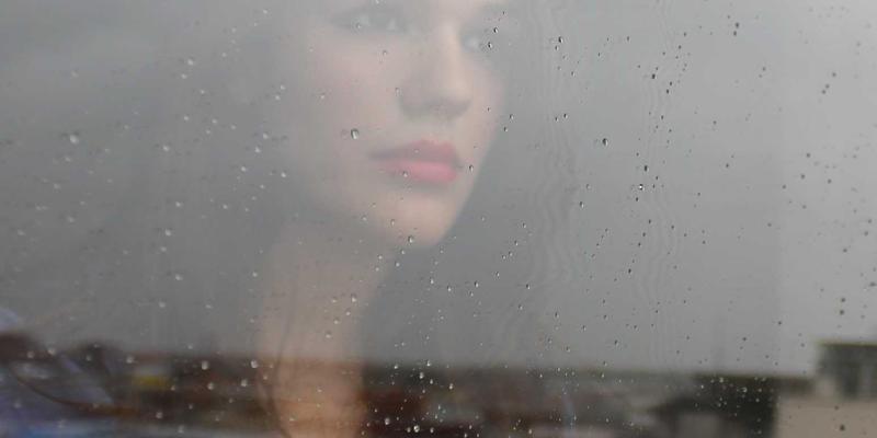 科技暗调与生活哲思：解码Yu Jihuang艺术中的时间性表达